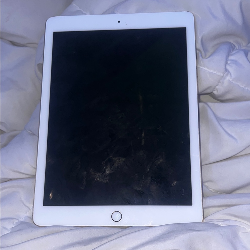 Apple iPad Air 2nd generation in gold unlocked 64 gb